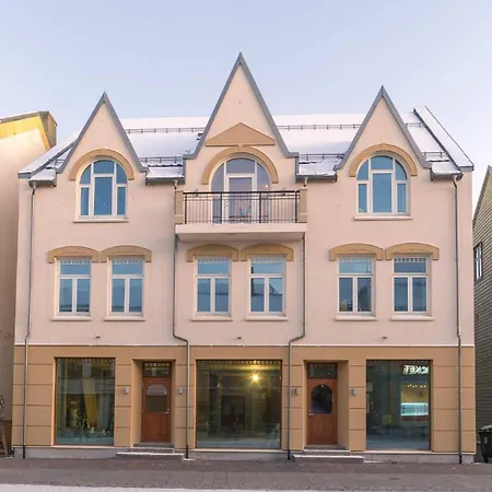 Center Charm - Lumina *