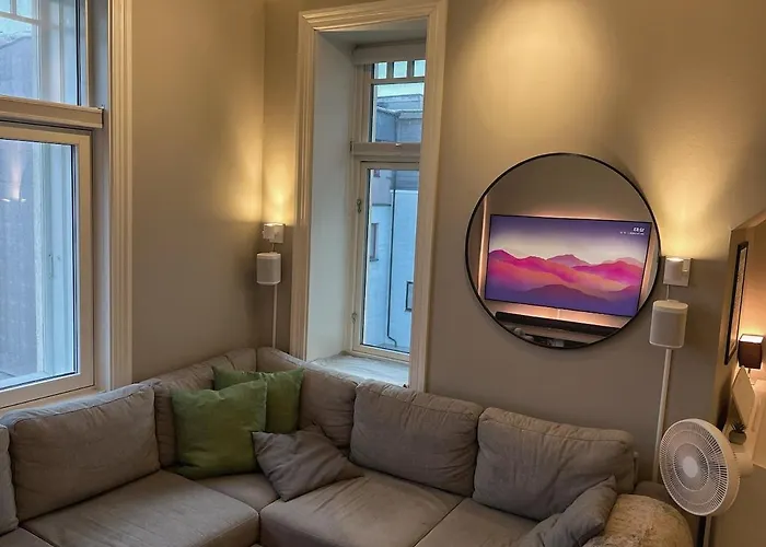 Center Charm - Lumina